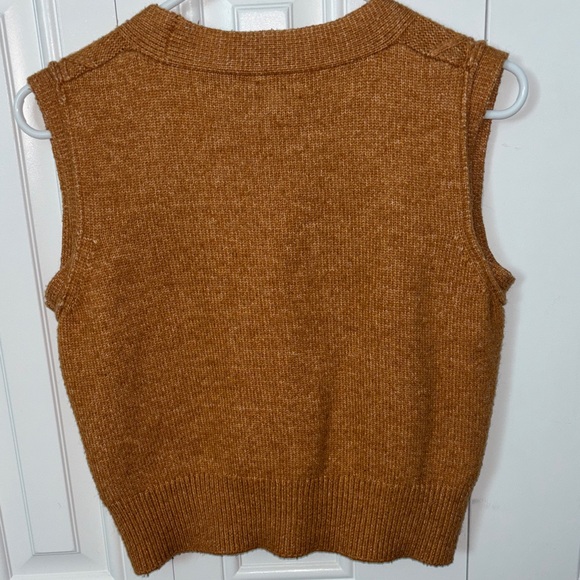 Jessica Simpson Brown Cable Knit V-Neck Sweater Vest - Picture 3 of 5